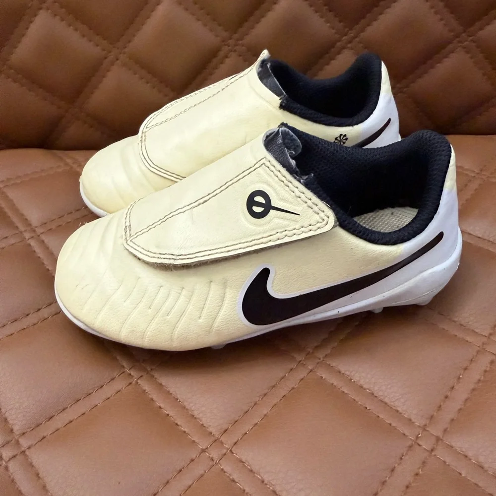 Nike Toddler Soccer Cleats size 9 - Picture 3 of 9